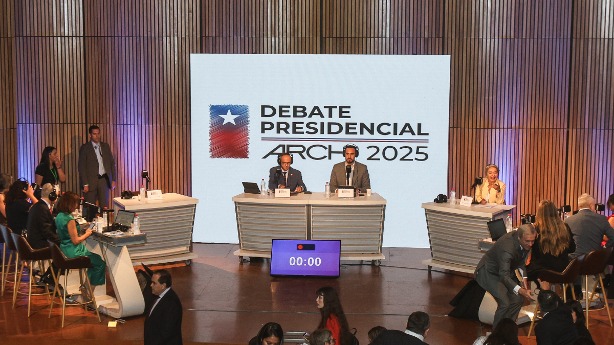 Intenso debate radial entre Jara y Kast: recriminaciones y propuestas en juego