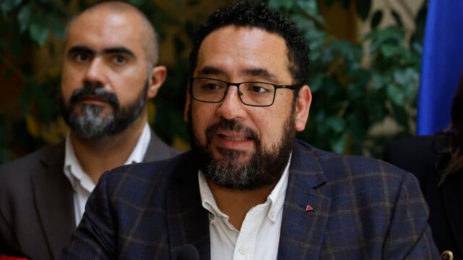 Cataldo: El uso de celular es un flagelo y una pandemia que afecta a niños y jóvenes