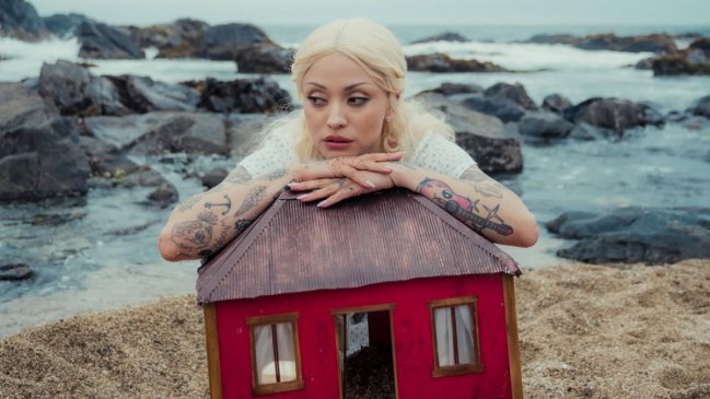 "Gracias por estos 18 años": Mon Laferte es la artista más escuchada en México