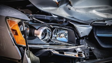 Estación Central: Persecución terminó con auto estrellándose contra un local y cuatro detenidos