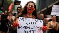 Miles de brasileñas salen a las calles en protesta por ola de femicidios