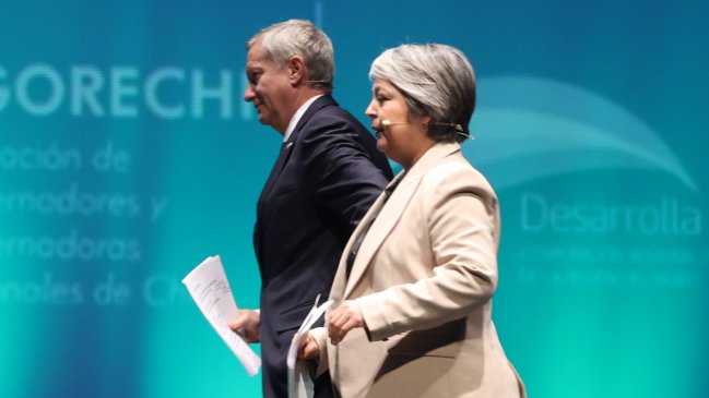 Jara y Kast se juegan las últimas cartas en el debate final de Anatel