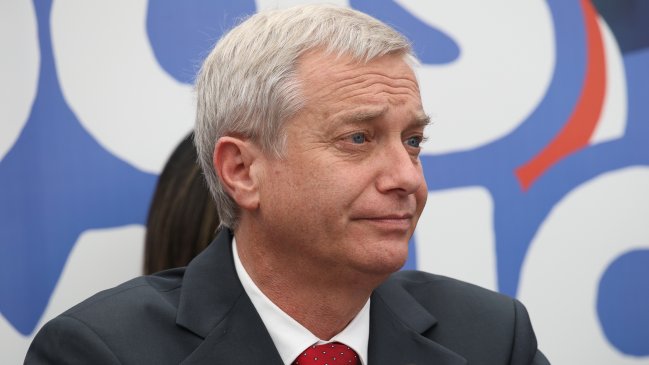 ﻿Kast dice que controversia por 40 Horas "es un debate artificial"