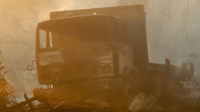 Ataque incendiario en Angol: Desconocidos queman un camión y realizan disparos