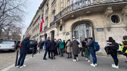   La embajada de Chile en Francia abrió sus puertas en París para votantes en el balotaje presidencial 