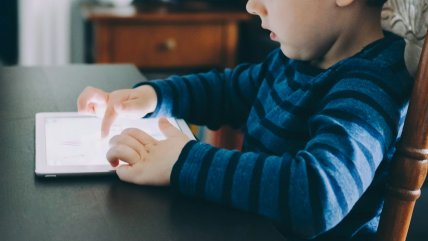   Creciendo Juntos: Uso de pantallas y la importancia de cuidar los vínculos 