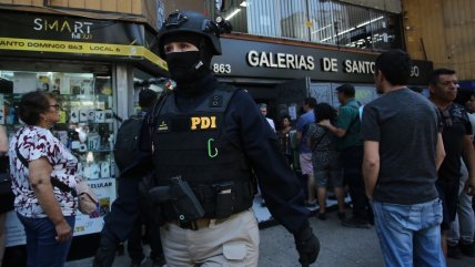   Allanan galería de joyas en Santiago Centro: Indagan origen de oro y uso de químicos tóxicos 