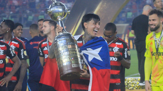 Erick Pulgar causó furor en Brasil con tatuaje de sus seis títulos con Flamengo