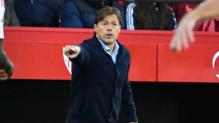  Prensa española puso en duda la continuidad de Almeyda en Sevilla de Suazo y Alexis Sánchez 