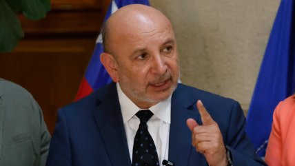   Senador Castro (PS) llamó a no usar políticamente informe contralor sobre desorden financiero 