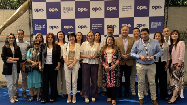 Carolina Goic se reunió con el equipo de Kast para abordar políticas sobre el cáncer