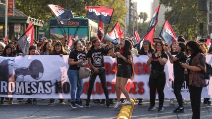 Movimiento Ukamau cortó tránsito en Alameda en plena hora peak