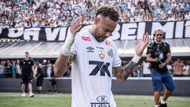 Neymar renovó su contrato con Santos hasta diciembre de 2026