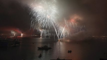 Valparaíso recibió el Año Nuevo con fuegos artificiales y basura en Avenida Errázuriz