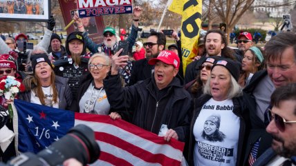 Asaltantes del Capitolio se congregaron en el quinto aniversario de los disturbios