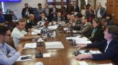 Reajuste al sector público abre el debate en Hacienda por 