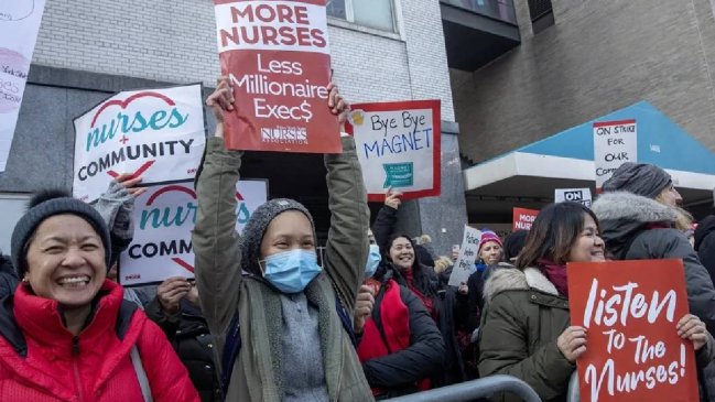 Más de 15 mil enfermeras inician la mayor huelga del sector de la historia en Nueva York