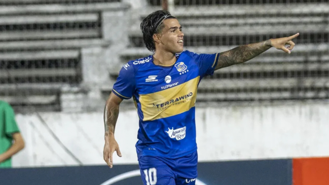   [VIDEO] Alan Medina abrió el marcador para Everton frente a Independiente 