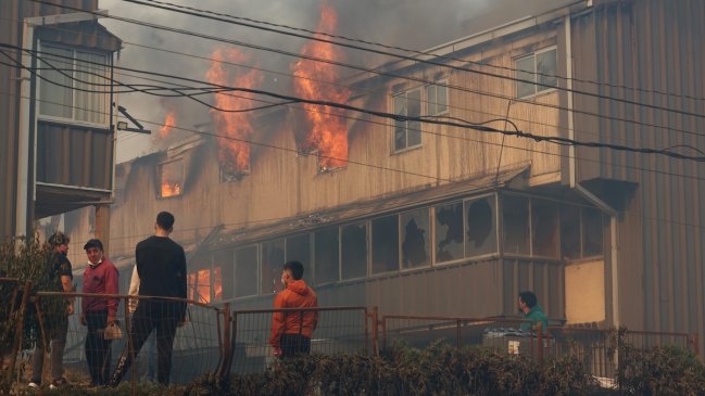 Gobierno confirma 15 fallecidos en el Biobío por devastadores incendios forestales