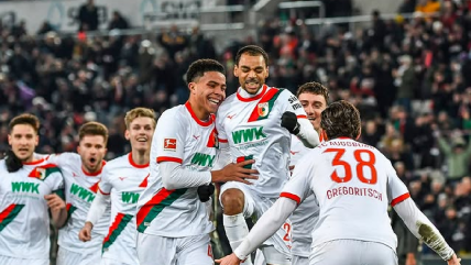   Jugador se lesionó bajando las escaleras del vestuario 