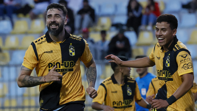 Coquimbo triunfó en la agonía ante Limache y se citó con la UC en la final de la Supercopa