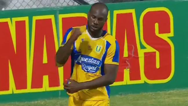 [VIDEO] U. de Concepción tomó ventaja ante Montevideo Wanderers con gol de Cecilio Waterman