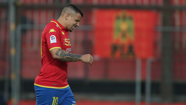 “Tiene contrato vigente”: U. Española aclaró situación de Vecchio y criticó a su pareja