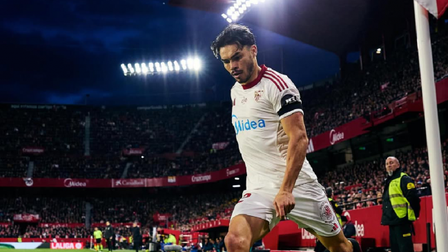 Prensa española llenó de elogios a Gabriel Suazo tras el triunfo de Sevilla por la Liga de España