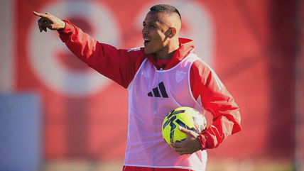 Alexis Sánchez volvió a los entrenamientos en Sevilla