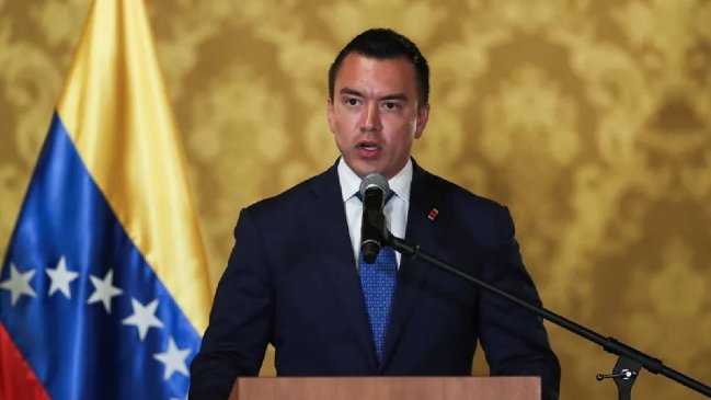 Ecuador oficializa la tasa de 30 % a productos colombianos