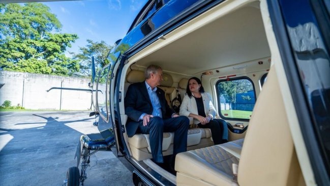 Kast se reúne con Bukele en El Salvador y visita megacárcel