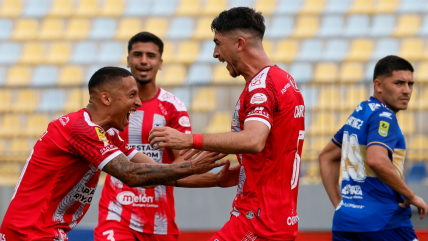   Unión La Calera festejó un debut triunfal como visita ante Everton en la Liga de Primera 