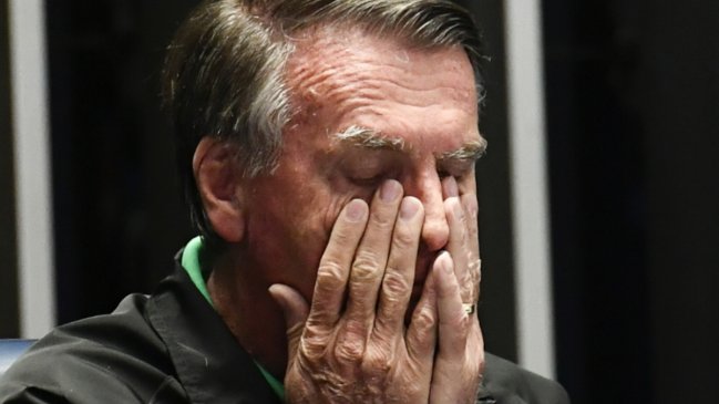 Defensa de Bolsonaro alerta sobre agravamiento de su salud y exige prisión domiciliaria