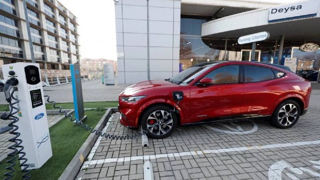 Marcha atrás: Canadá ya no obligará que los autos nuevos sean eléctricos desde 2035