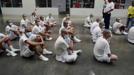 Mano dura en las cárceles de Perú: presos deberán usar uniforme y raparse