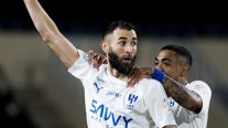 Karim Benzema debutó con un triplete en goleada de Al Hilal en la liga saudí