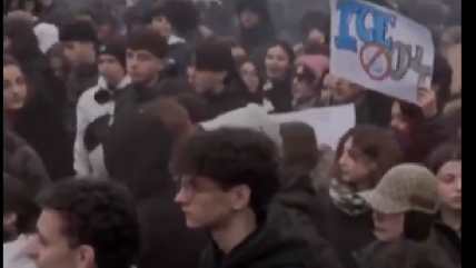   [VIDEO] Miles de personas se manifestaron en contra de los Juegos Olímpicos de Invierno en Italia 