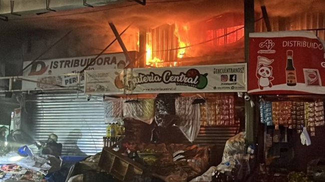 Más de 50 locales afectados por incendio en la Vega Central