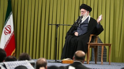 Irán asegura que no recibe órdenes de nadie y no renunciará a sus derechos nucleares