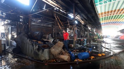 Locatarios estiman millonarias pérdidas tras incendio en La Vega Central