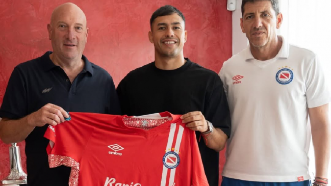 Iván Morales fue presentado como nuevo refuerzo en Argentinos Juniors