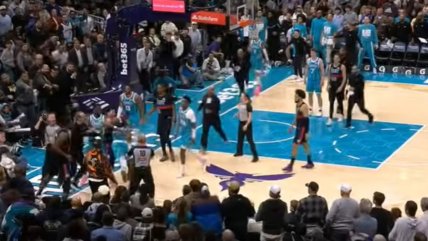   [VIDEO] Combos iban, combos venían: Los Pistons y los Hornets tuvieron feroz pelea en la NBA 