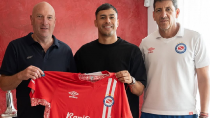   Iván Morales fue presentado como nuevo refuerzo en Argentinos Juniors 