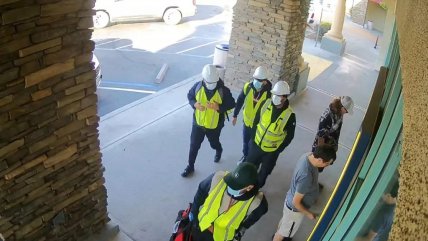   Disfrazados de obreros: chilenos sustrajeron más de 5 millones de dólares en cajeros estadounidenses 