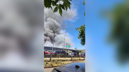   Incendio en supermercado de Machalí moviliza a 13 cuerpos de Bomberos 