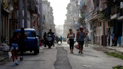 Analista aprueba envío de ayuda: EE.UU. está asfixiando a Cuba a un costo humano altísimo