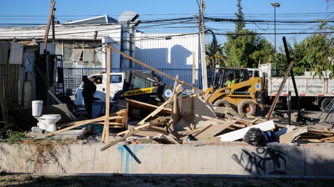 Masivo operativo de desalojo en toma Santa Marta de Maipú
