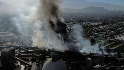 Explosión en Renca genera gran incendio y deja al menos tres muertos