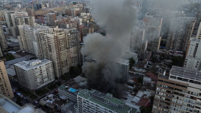 Incendio en cité del centro de Santiago dejó cerca de 100 evacuados
