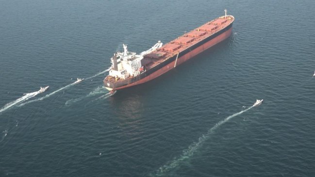 Irán probó un nuevo misil naval de defensa aérea en medio de tensiones con EE.UU.